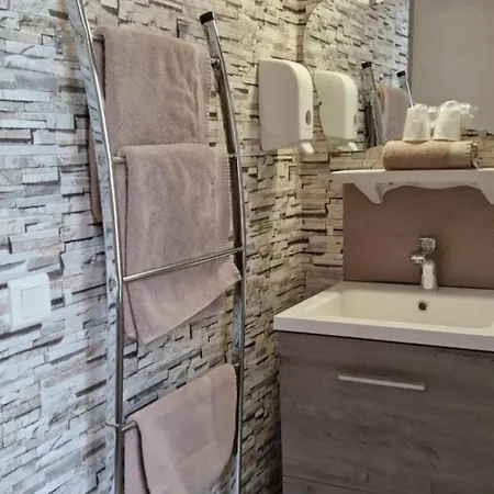 Le Faubourg Hotel 3*