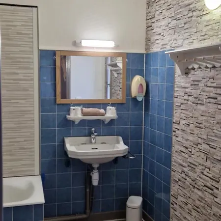 Le Faubourg Отель Фижак